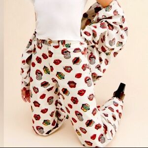 🆕 RARE Wrangler “Read My Lips” Rolling Stones Barrel 652 Cream Trouser Jeans